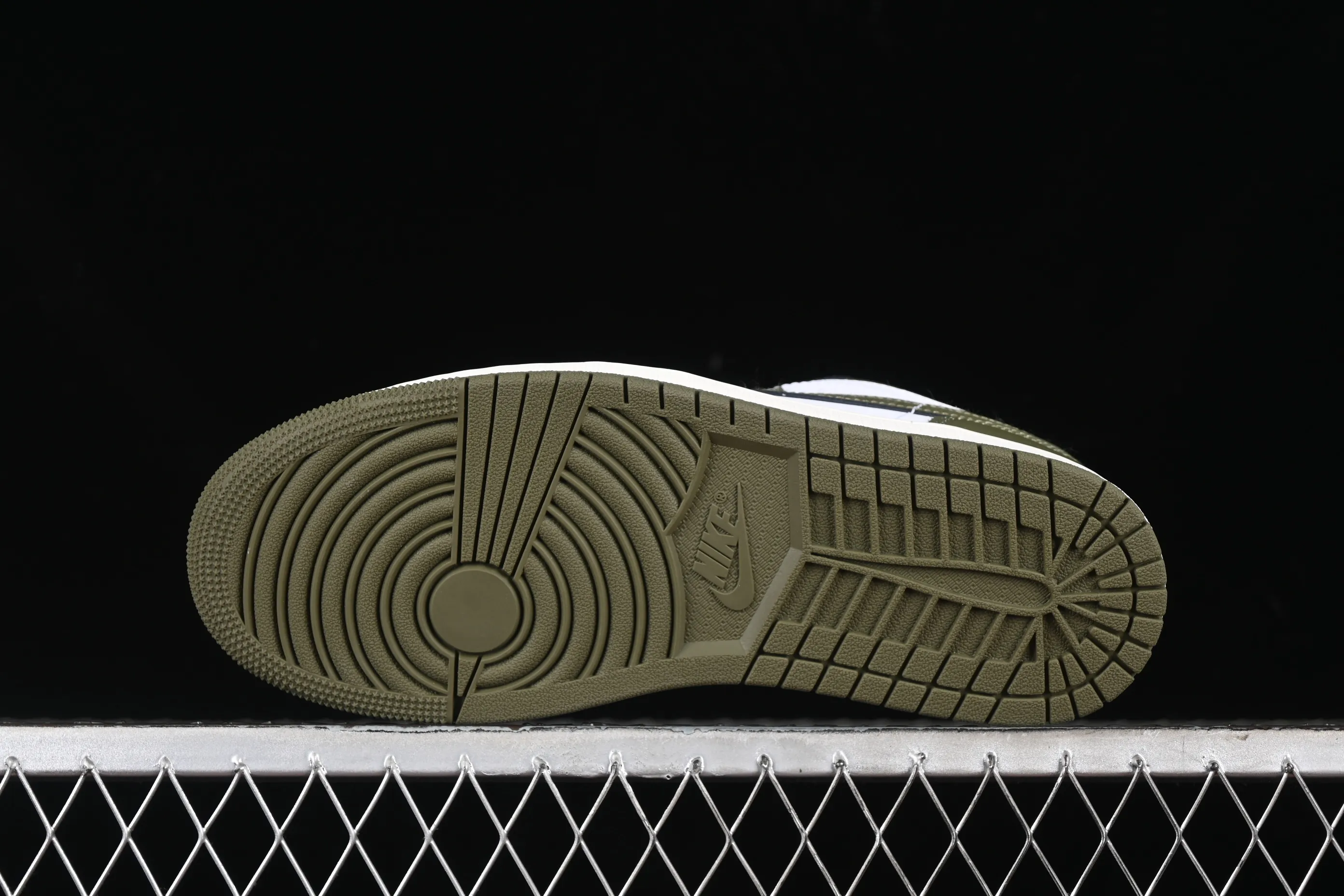 All categories Air Jordan Jordan series basketball shoes Air Jordan 1 Low G version pure original Air Jordan 1 Low "Medium Olive" AJ1 Joe 1 olive green low-top cultural casual sneakers 553558-092